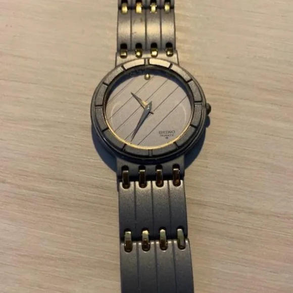 LIKE NEW! Men's Seiko Quartz Silver Matt Finish/Two Tone Gold/Stainless Watch - Picture 6 of 11